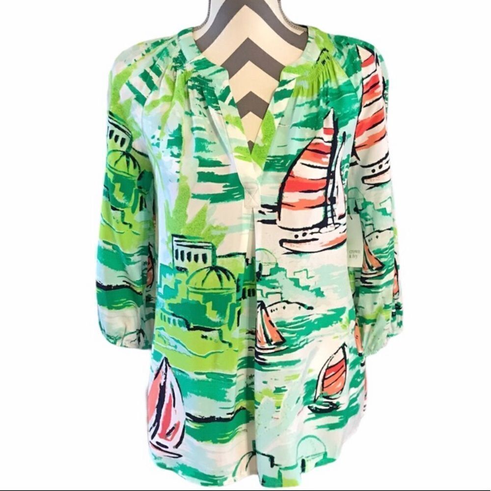 Crown &ย Ivy NWT SMALL Top Greenโ&โWhite
